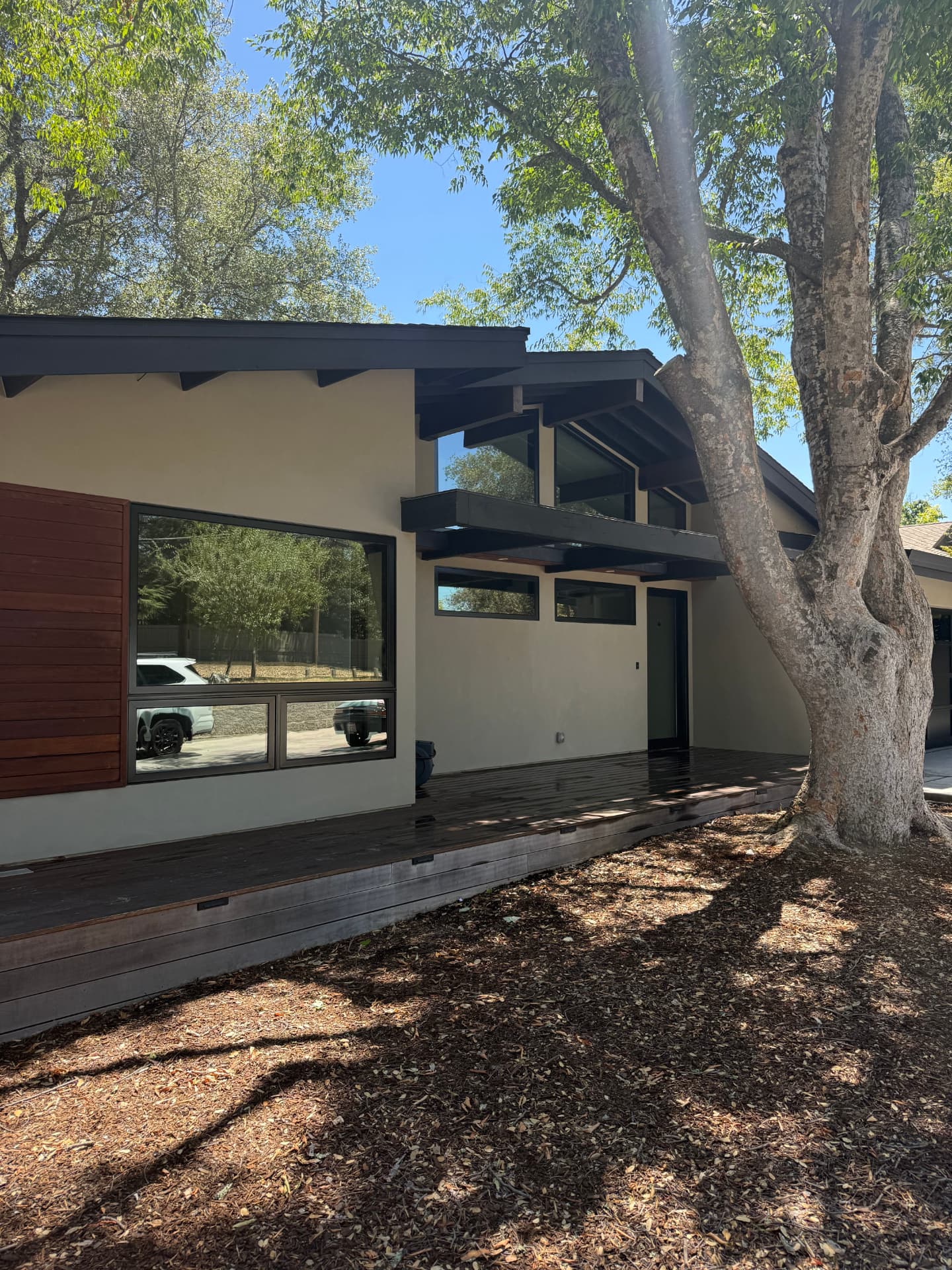 Streak-free residential windows on a modern Elk Grove, CA home cleaned by CSG Window Cleaning